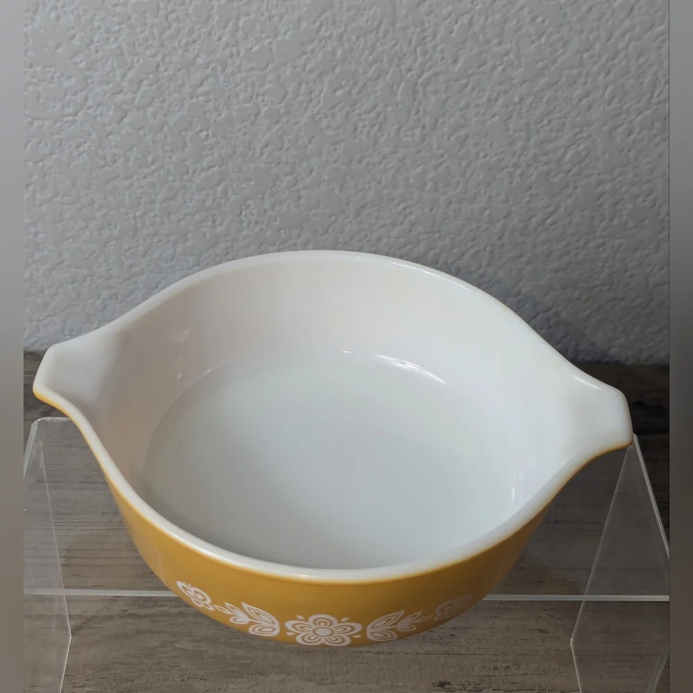 Vintage 1970s Pyrex Butterfly Gold #471 1-pint round casserole baking dish